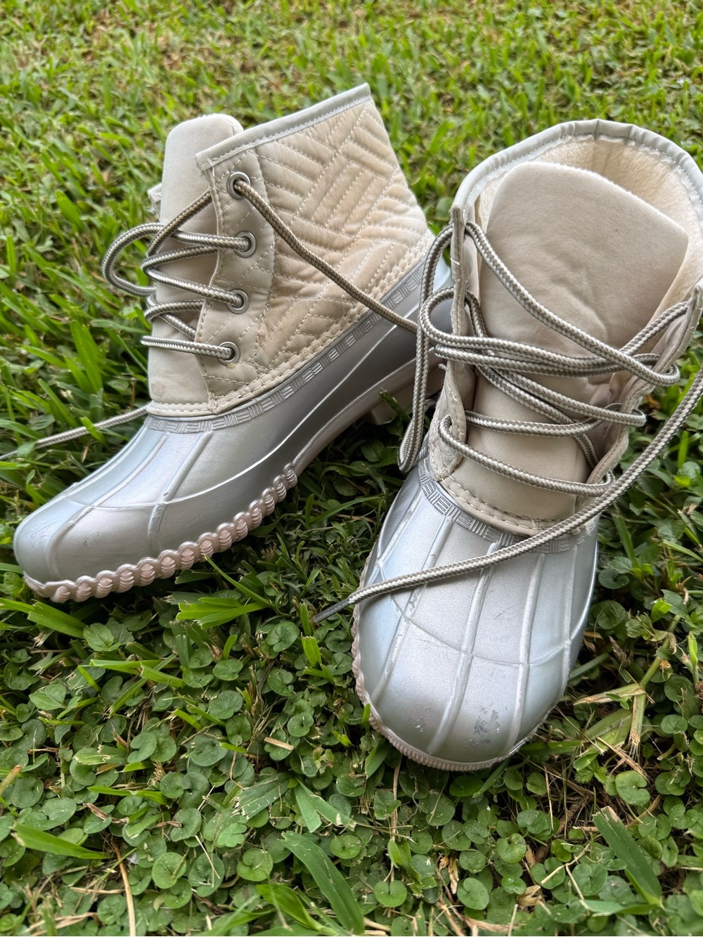 Magellan Outdoors Silver and Cream Quilted Lace-Up Duck Boots
